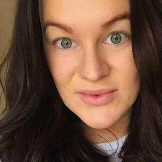 Salopette coquine cherche bite discrète